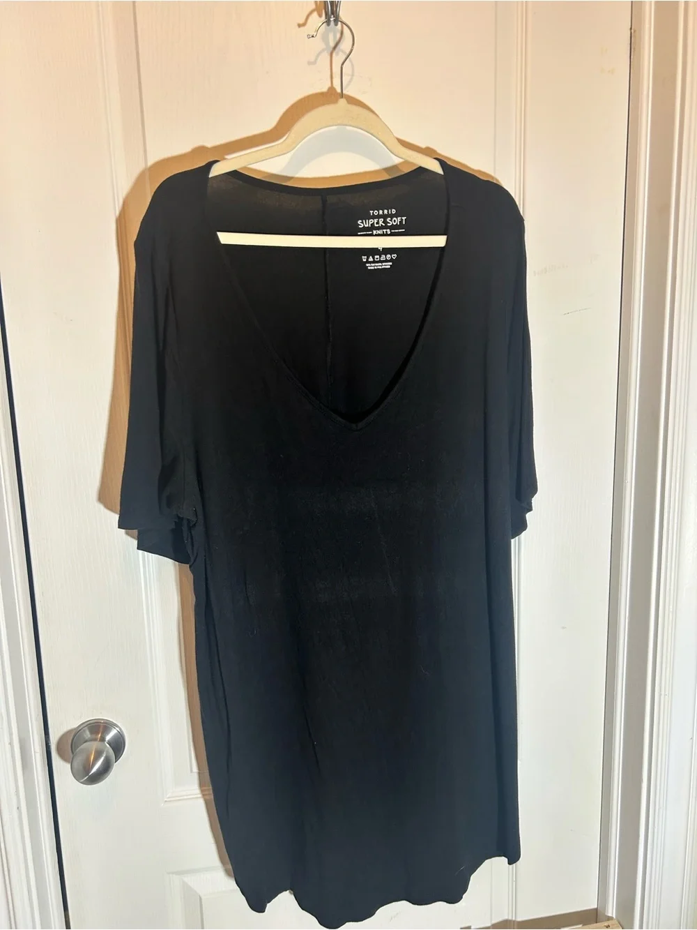 Torrid Black V-Neck Super Soft Women's Top 4 - Picture 1 of 2
